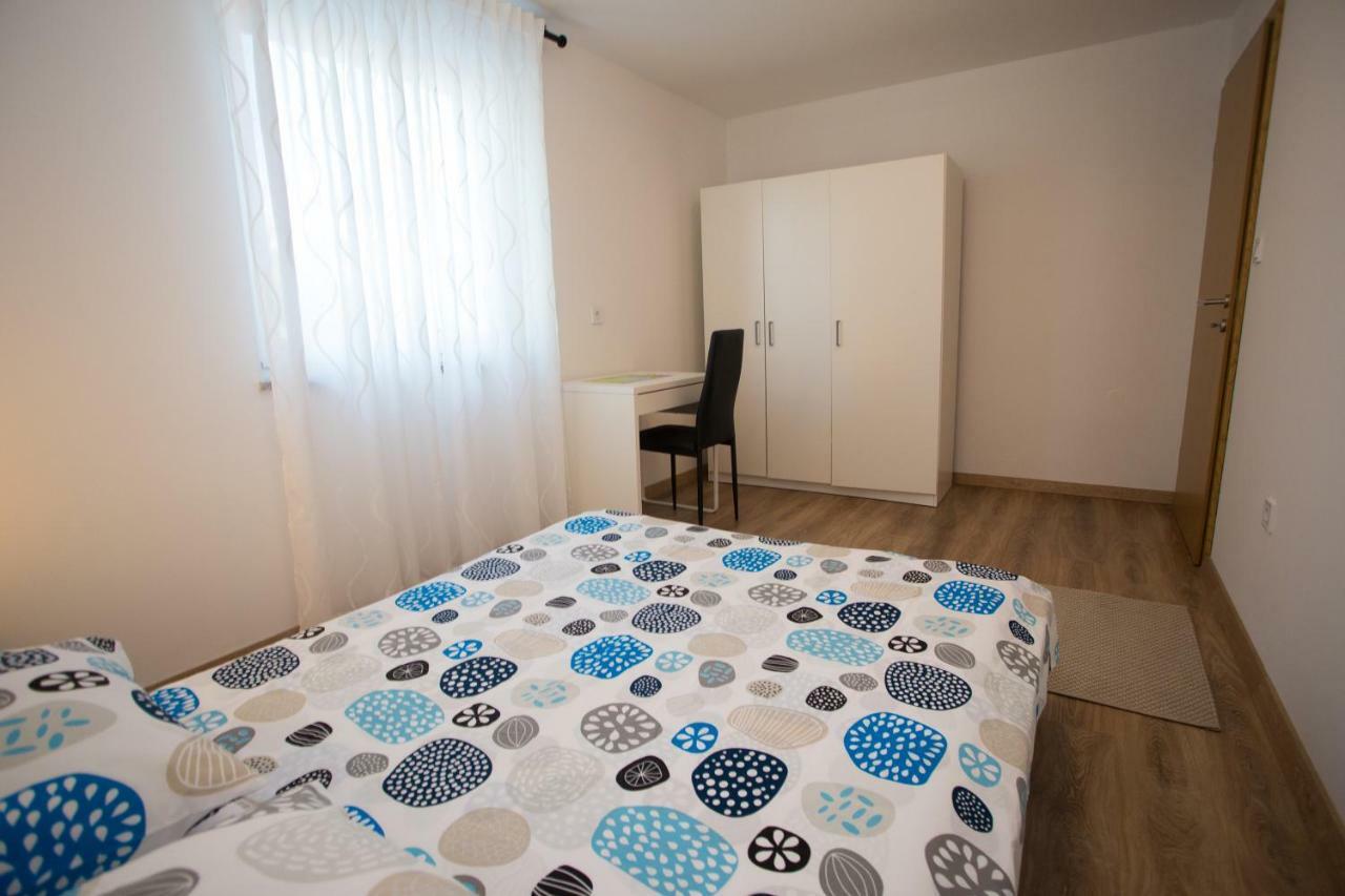 Apartman Girasol Pula Apartment Exterior photo